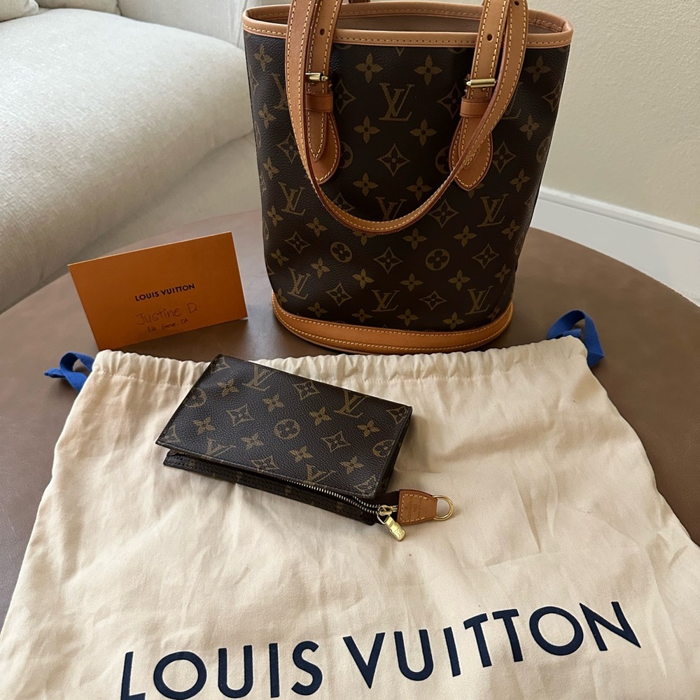✨LV Bucket PM with Pouch✨